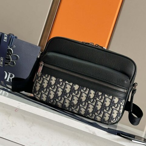 Dior迪奥Rider 2.0 拉链式信使包秋季男装系列新品编号: 1ESPO340皮蓝布 黑布93397