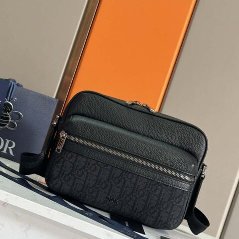 Dior迪奥Rider 2.0 拉链式信使包秋季男装系列新品编号: 1ESPO340皮蓝布 黑布93397