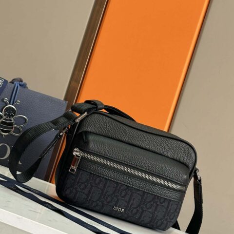 Dior迪奥 小号 Rider 2.0 拉链式信使包秋季新品编号: 2ESWS034YKS_93910