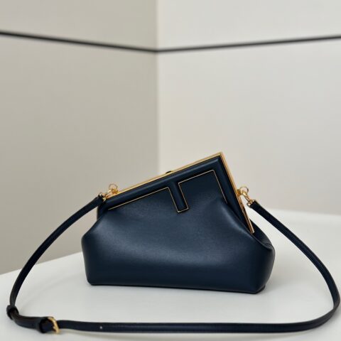 FENDI first系列以F为字母作为设计亮点