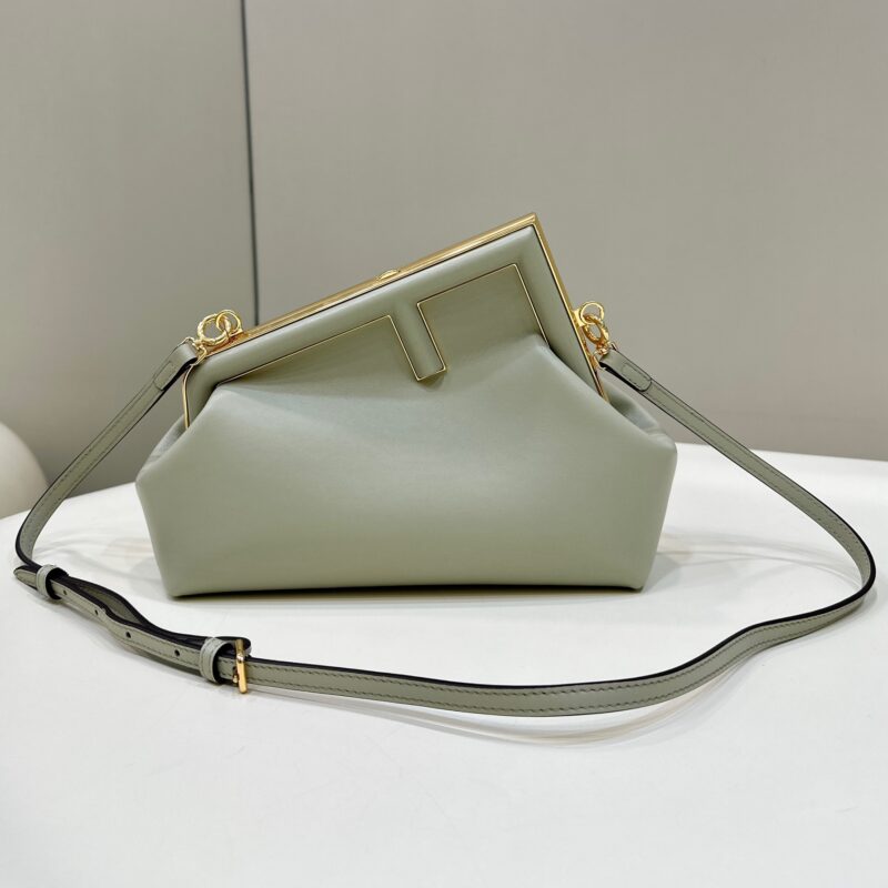 FENDI first系列以F为字母作为设计亮点 款号80018m淡绿