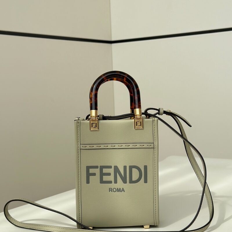 FENDI 质量不负众望的爆款小包 款号:8376淡绿