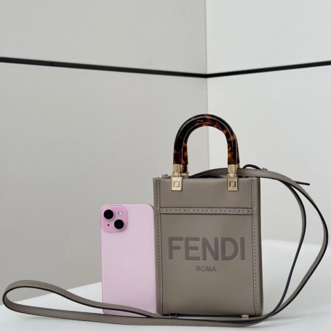 FENDI 质量不负众望的爆款小包 款号:8376浅灰