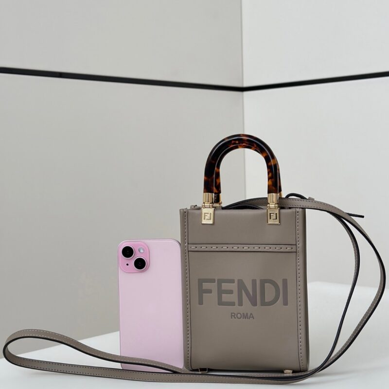 FENDI 质量不负众望的爆款小包 款号:8376浅灰