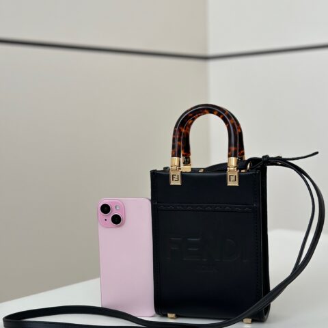 FENDI 质量不负众望的爆款小包 款号:8376克