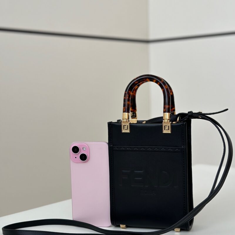 FENDI 质量不负众望的爆款小包 款号:8376克