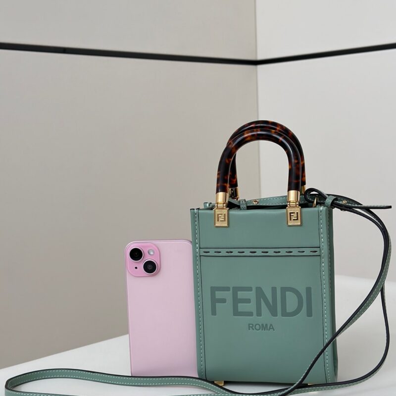 FENDI 质量不负众望的爆款小包 款号:8376绿