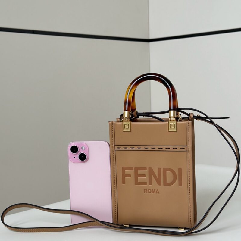 FENDI 质量不负众望的爆款小包 款号:8376杏色