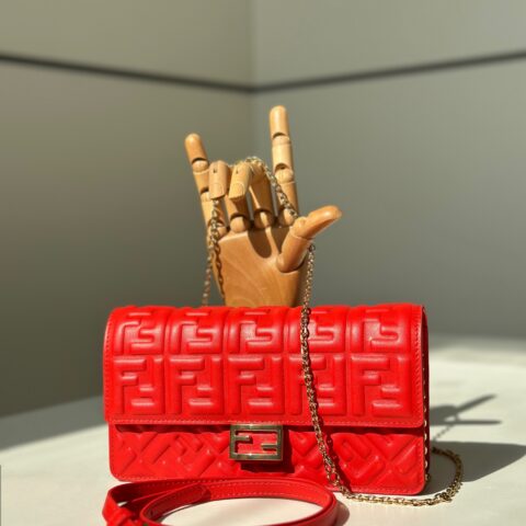 FENDI  Baguette链条皮夹 款号 8638A