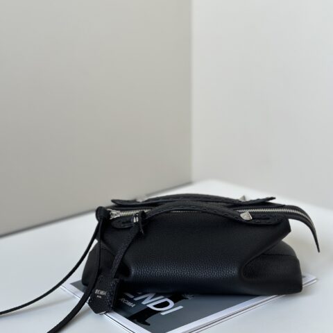 FENDI 新品 By The Way Selleria手袋 款号8668s