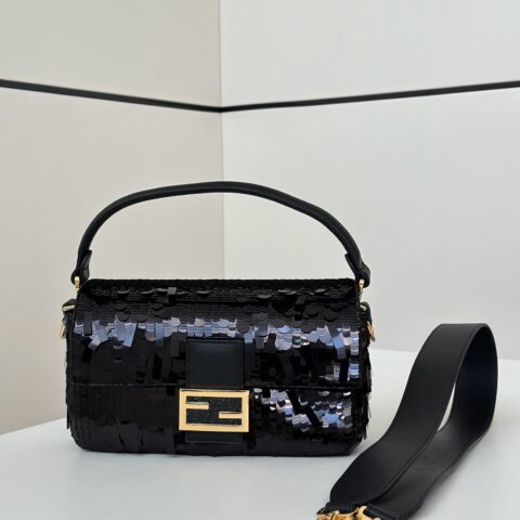 FENDI 法棍🥖外形皆以珠片修饰 款号：8601
