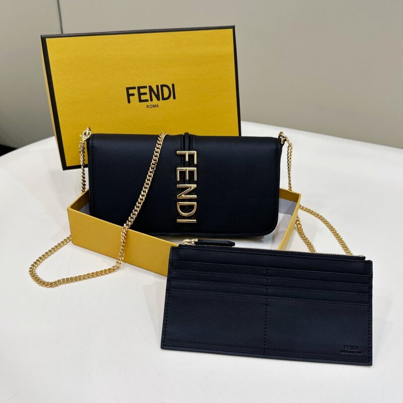 FENDI 小可爱便携的款式 款号：8BS076