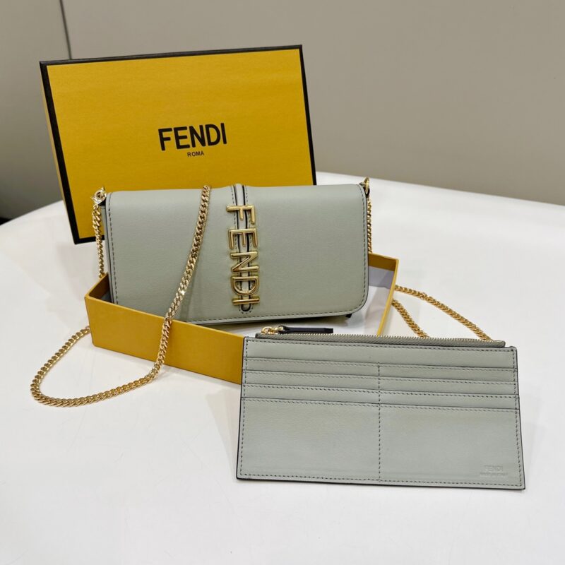 FENDI 小可爱便携的款式 款号：8BS076
