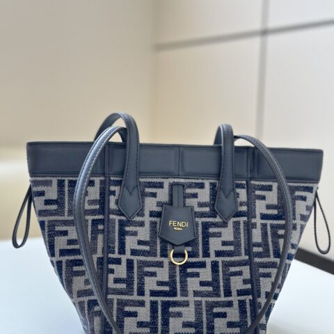 FENDI 新款折叠包Origami 款号8626BGs