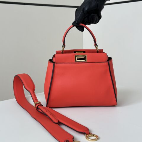 FENDI 𝐏𝐞𝐞𝐤𝐚𝐛𝐨𝐨 经典款 款号:2125cs桔红