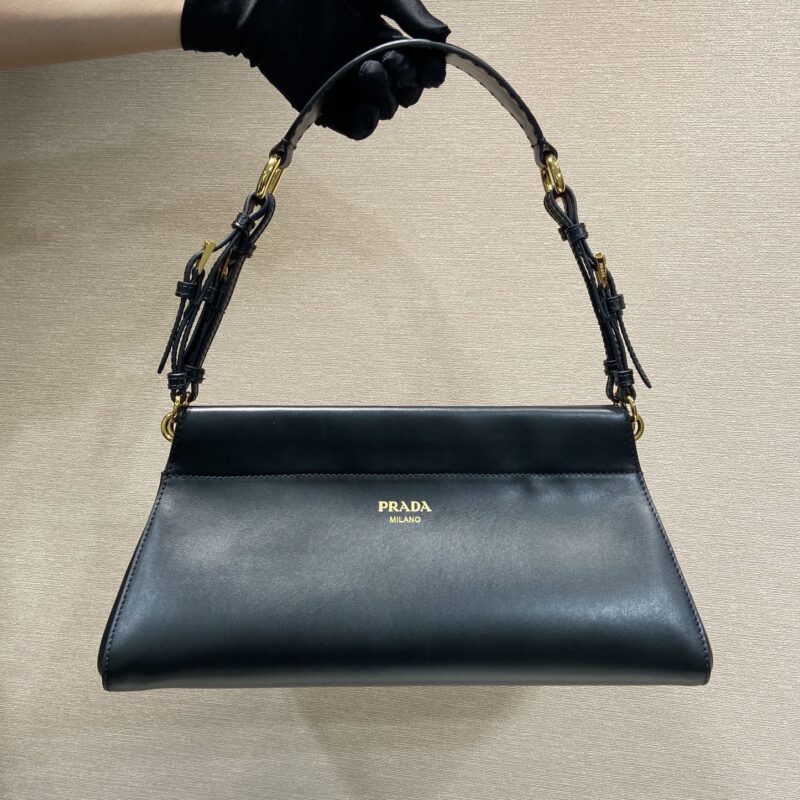 PRADA Enchaîné手袋以复古魅力的廓形为特色 1BC262
