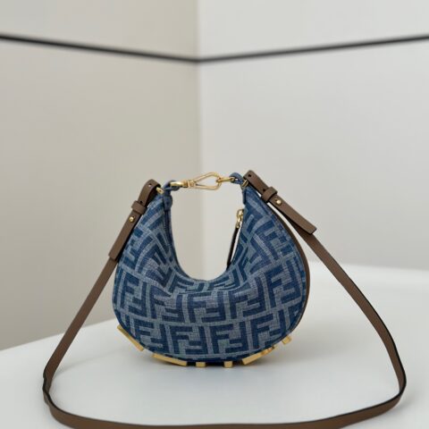 FENDI Fendigraphy 款号：8657