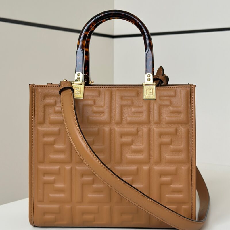 FENDI 全皮压花Tote 新款式  款号8618A