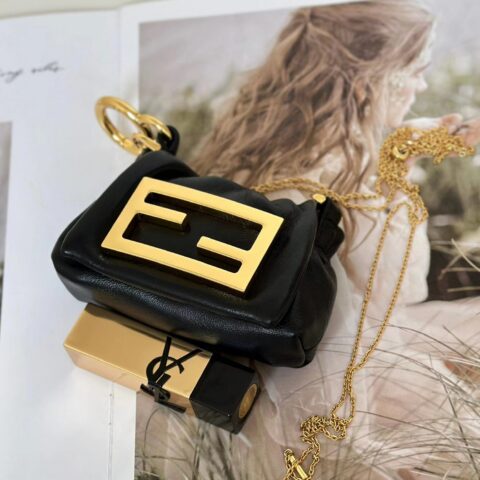 FENDI 全新 Nano Mamma Baguette 款号 8677迷你