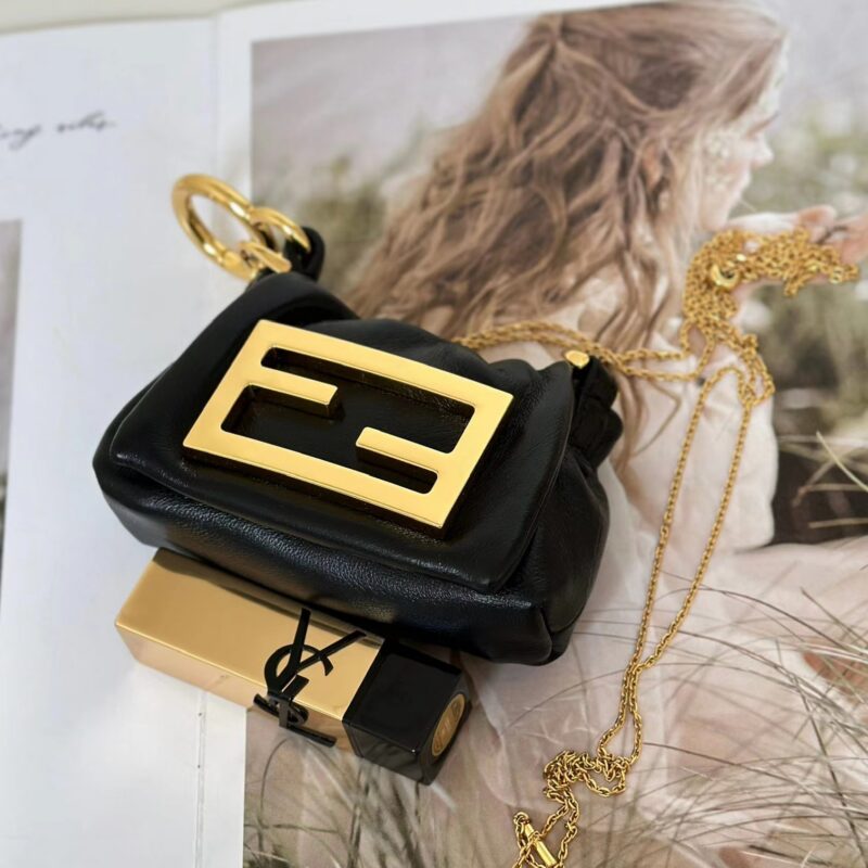 FENDI 全新 Nano Mamma Baguette 款号 8677迷你