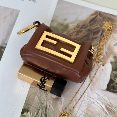 FENDI 全新 Nano Mamma Baguette 款号 8677迷你