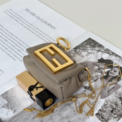 FENDI 全新 Nano Mamma Baguette  款号 8677迷你