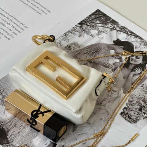 FENDI 全新 Nano Mamma Baguette 款号 8677迷你白