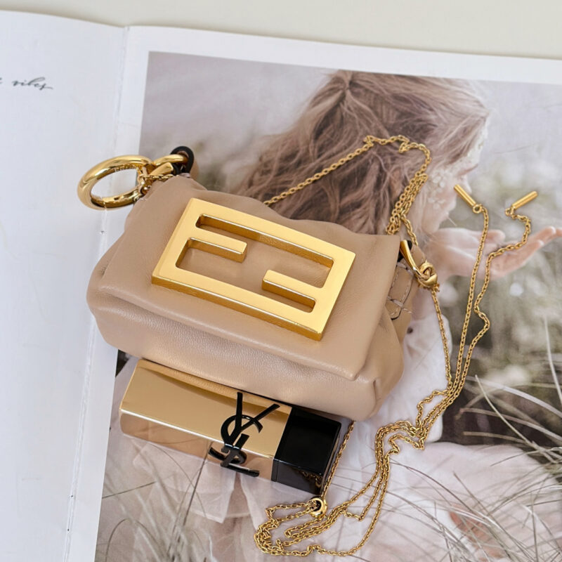 FENDI 全新 Nano Mamma Baguette 款号 8677迷你粉