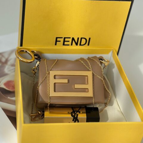 FENDI 全新 Nano Mamma Baguette  款号 8677迷你