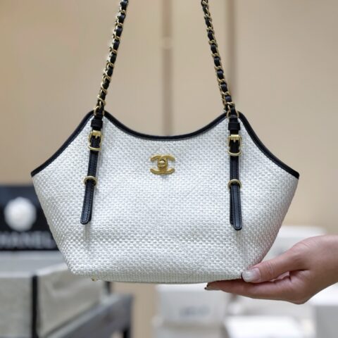 CHANEL 26C 度假风草编托特包👜AS6015