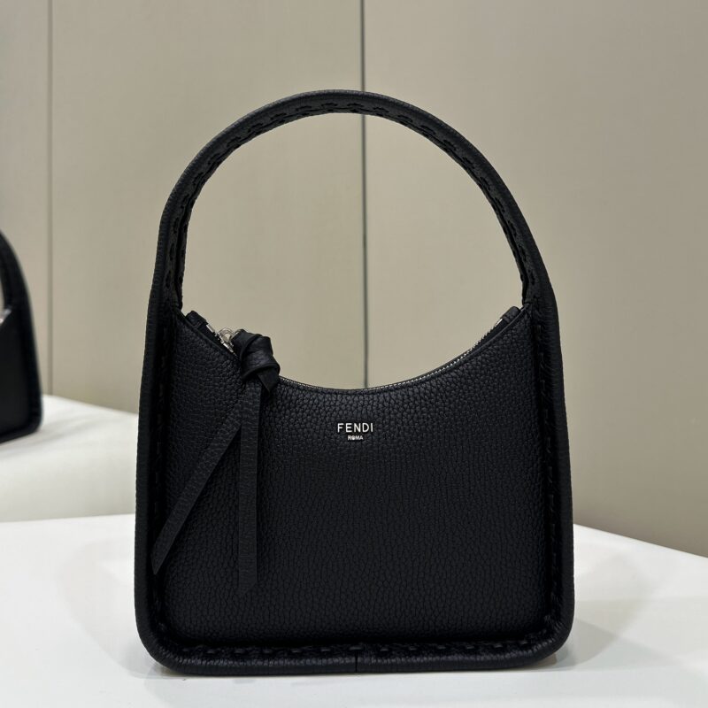 FENDI 新品迷你腋下包 款号：80165