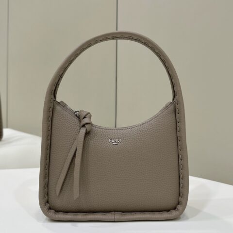 FENDI 新品迷你腋下包 款号:80165A鸽子灰