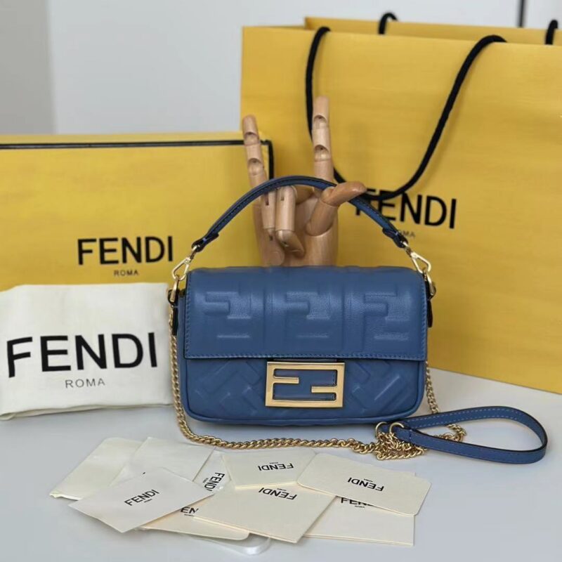 FENDI 出街少不了的Baguette 款号0135AS