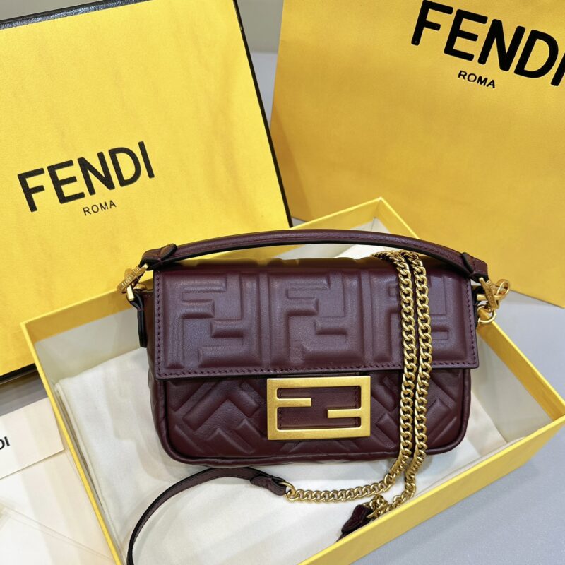 FENDI 出街少不了Fendi法棍 款号：0135As