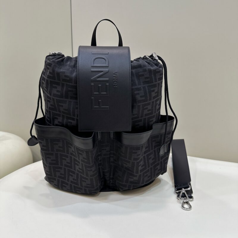 FENDI  中古老花双肩包超级大容量酷炫包 款号8583s克
