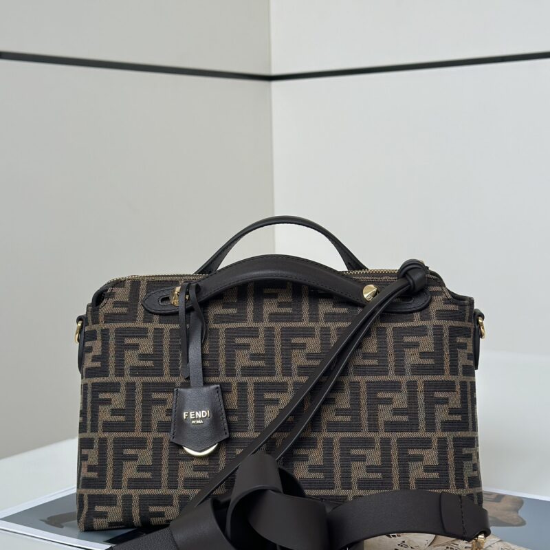 FENDI 新品波士顿手提包