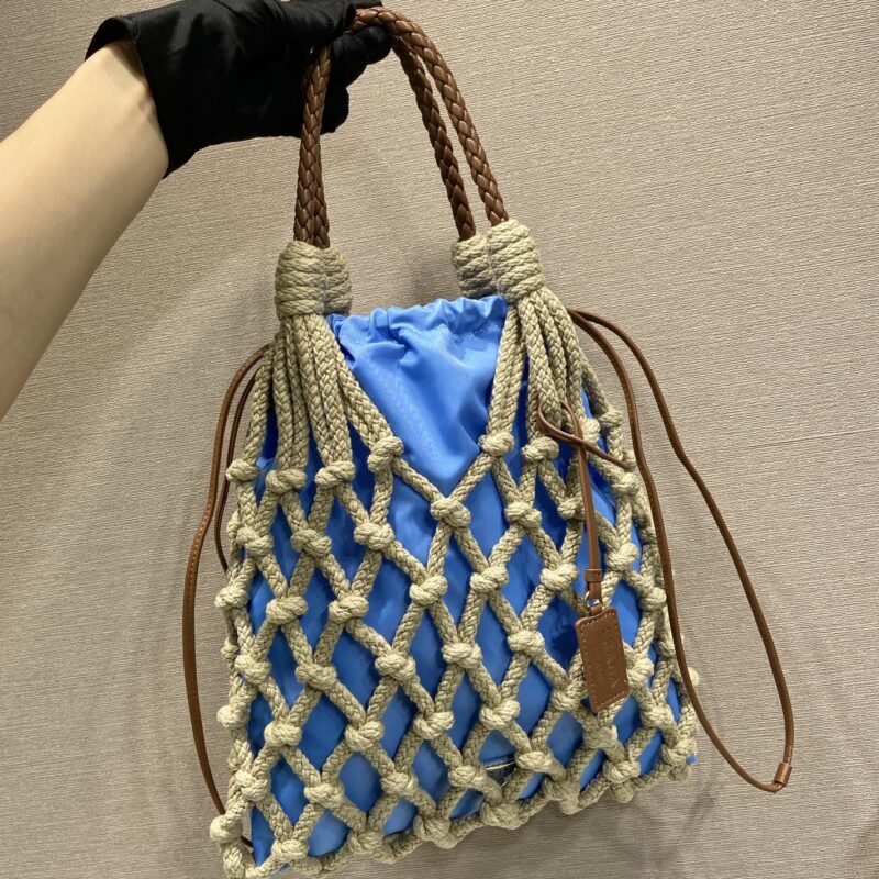 PRADA 新品款手工线绳包的macramé设计 1BC111编织