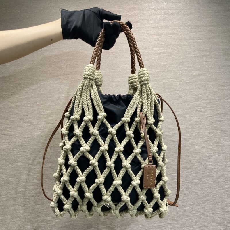 PRADA 新品款手工线绳包的macramé设计 1BC111编织