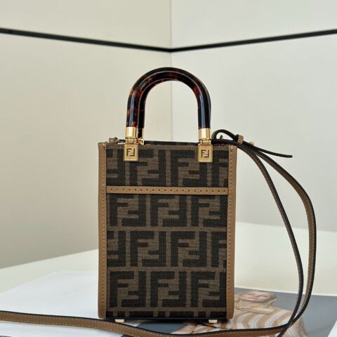 FENDI 小通勤之王tote老花高级感十足使用率超高的款式 款号8572s