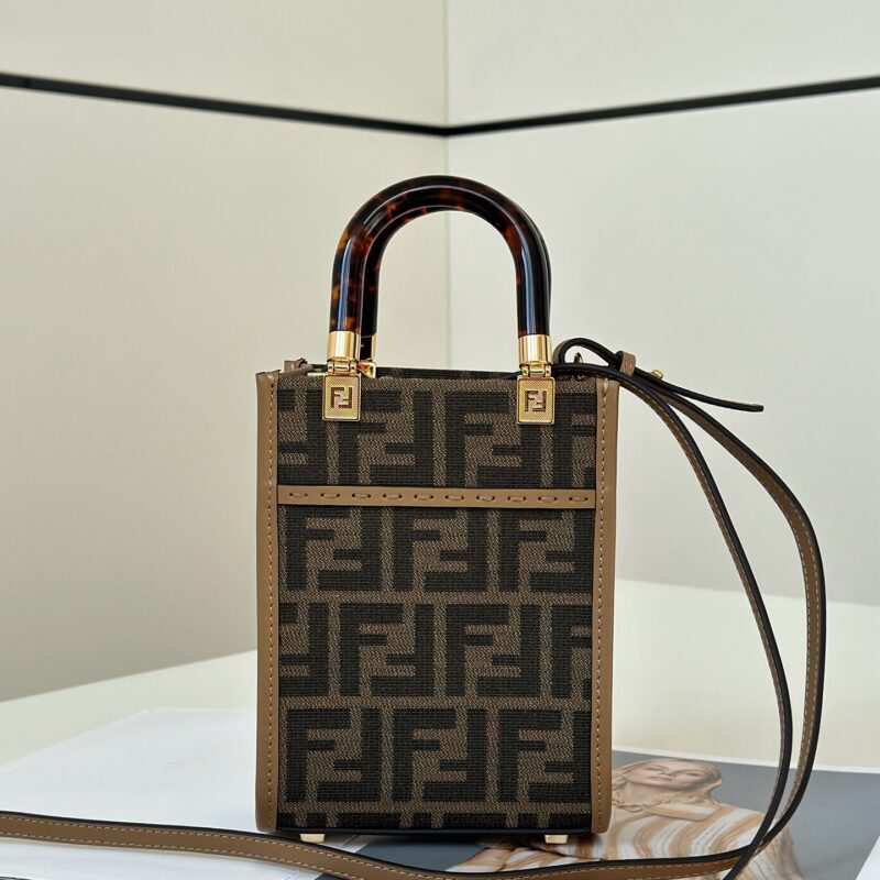 FENDI 小通勤之王tote老花高级感十足使用率超高的款式 款号8572s
