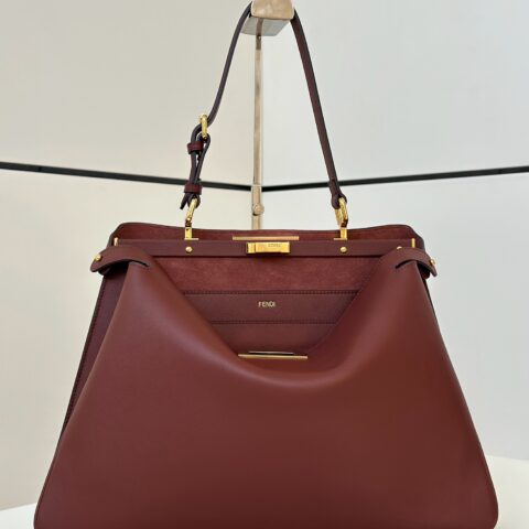 FENDI 最新标志性𝐏𝐄𝐄𝐊𝐀𝐁𝐎𝐎  大号手袋 款号80172L