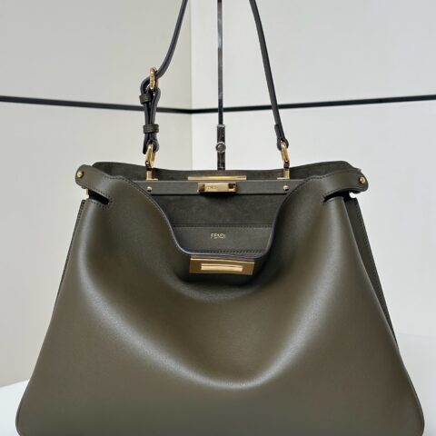 FENDI 最新标志性𝐏𝐄𝐄𝐊𝐀𝐁𝐎𝐎 大号手袋 款号80172L绿