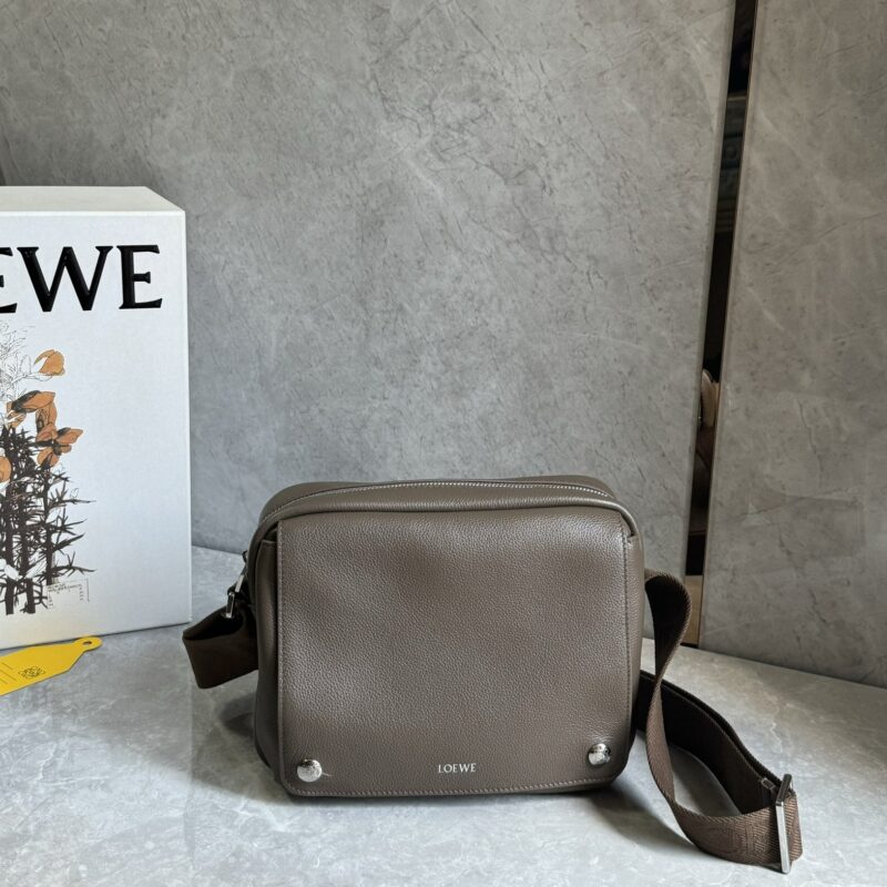 LOEWE  Pebble邮差包 0522