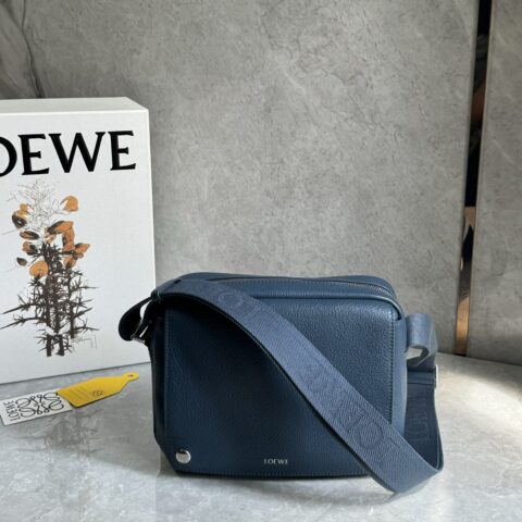 LOEWE Pebble邮差包 0522