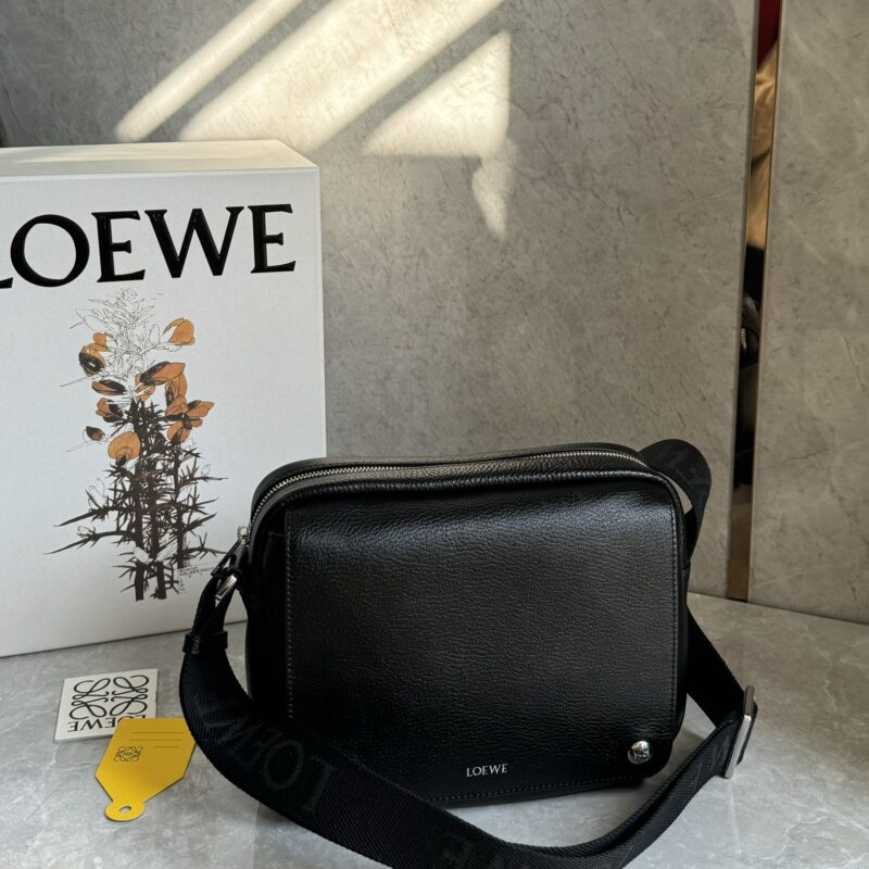 LOEWE Pebble邮差包 0522