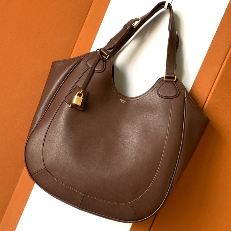 CELINE 秋冬最新品上线 CE Alice Hobo手袋👜 款号：119353