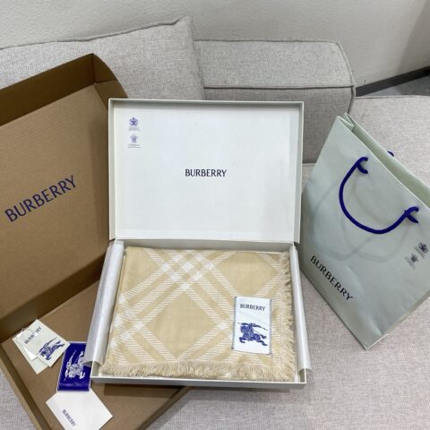 Burberry｜『宽版格纹丝毛混纺围巾』卡其色