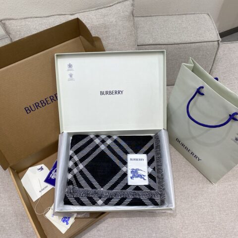 Burberry｜『宽版格纹丝毛混纺围巾』黑白格