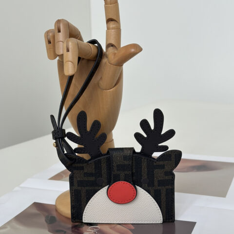 FENDI 全新动物系列卡包挂件 款号 66816