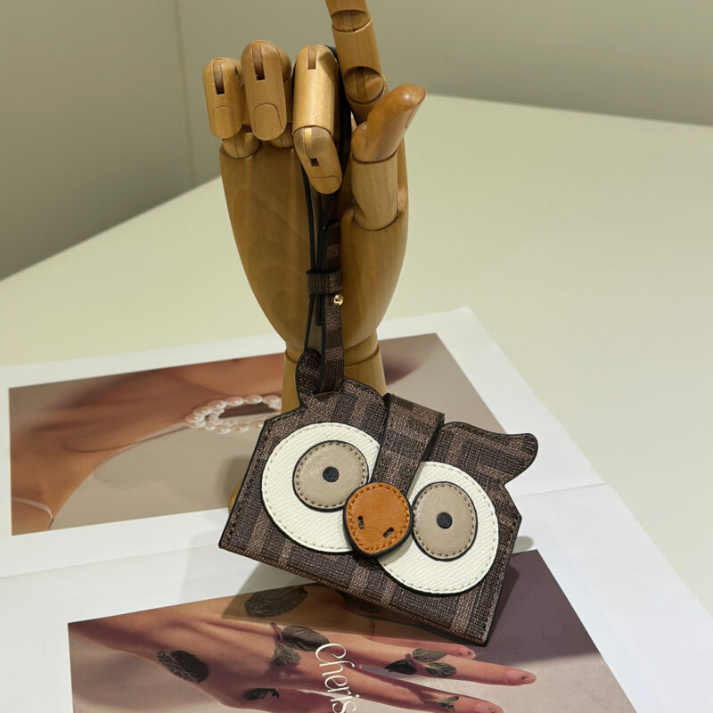 FENDI 全新动物系列卡包挂件 款号 66816